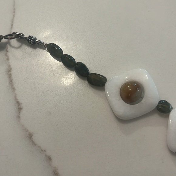 Vintage Necklace White square Agate green agate beads & small jadeite oblongs - Picture 4 of 5